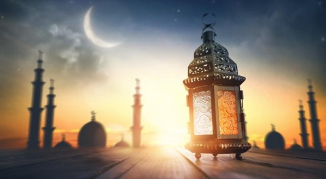 Ilustrasi Lentera dan bulan sabit sebagai simbol awal Ramadan 1447 Hijriah