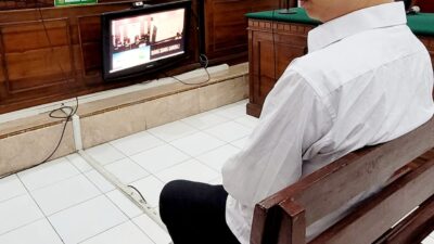 SIDANG DEMO ANARKIS GEDUNG GRAHADI MERUSAK FASILITAS NEGARA ACHMAD RIVALDO DITUNTUT 7 BULAN PENJARA