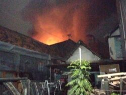 Kebakaran Hanguskan Rumah di Kawasan Ampel Surabaya, Dua Warga Alami Luka Bakar