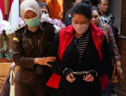 DIREKTUR PT BUANA JAYA SURYA DICIDUK DI APARTEMEN MENTENG PARK KEJATI JATIM TAHAN TERSANGKA BARU KORUPSI SARPRAS SMK Rp 157,6 MILIAR