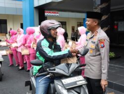 Polres Tulungagung Berbagi Takjil Tebar Kebaikan di Bulan Ramadhan