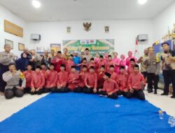 Ramadan Penuh Berkah di Surabaya: Polsek Asemrowo Pererat Silaturahmi Lewat Takjil dan Santunan Anak Yatim