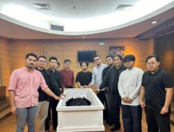 Jenazah Ketua DPRD Surabaya Dominikus Adi Sutarwijono Tiba Sore Ini, Disemayamkan di Grand Heaven