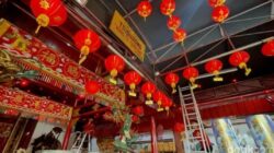 Kelenteng Hong San Ko Tee Pasang 100 Pasang Lampion Jelang Imlek 2577 Kongzili