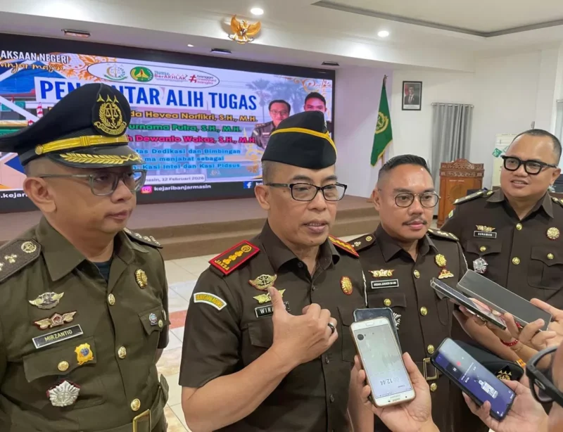 H. Ardian Junaidi resmi jabat Kasi Intel Kejaksaan Negeri Banjarmasin. Mantan pejabat Pamekasan ini siap perkuat penegakan hukum di Kalimantan Selatan.