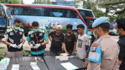 Pastikan Keselamatan Perjalanan Polres Tanjung Perak Cek Urine 43 Sopir Truk dan Bus Jelang Mudik Lebaran