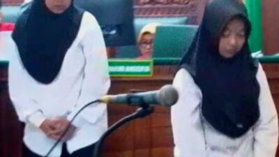 DUA KARYAWATI TOKO EMAS NAGA SAKTI GASAK EMAS Rp 2,3 MILIAR ASLI DIGADAIKAN–DIGANTI IMITASI BARCODE PALSU DUO LAILATUL DIHUKUM 3 TAHUN 3 BULAN BUI