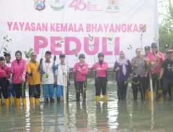 Sambut HUT ke-46, YKB Tanjung Perak Tanam Mangrove dan Gelar Baksos di Kalianak
