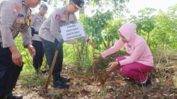 Polres Trenggalek Tanam Ratusan Pohon Beringin di Lahan Kritis Jaga Sumber Air