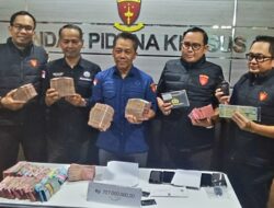 GELADAH ULANG KANTOR ESDM JATIM KEJATI SITA DOKUMEN  MOBIL FORTUNER DAN UANG PUNGLI Rp.707 JUTA 19 PEGAWAI TERIMA ALIRAN DANA RUTIN