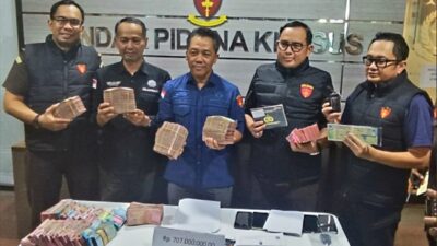 GELADAH ULANG KANTOR ESDM JATIM KEJATI SITA DOKUMEN  MOBIL FORTUNER DAN UANG PUNGLI Rp.707 JUTA 19 PEGAWAI TERIMA ALIRAN DANA RUTIN