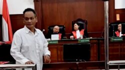POTONG PAGAR MAKAM KEMBANG KUNING ABD.WAKI DITUNTUT 2 TAHUN BUI