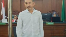 RUANG SIDANG JADI ARENA TINJU TINJU KEPALA PEGAWAI BANK MANDIRI DUA KALI ROYCE MULJANTO DIADILI LAGI