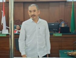 RUANG SIDANG JADI ARENA TINJU TINJU KEPALA PEGAWAI BANK MANDIRI DUA KALI ROYCE MULJANTO DIADILI LAGI