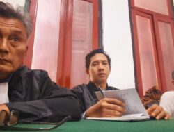 BELI SABU DARI MADURA EDARKAN SISTEM COD DI SURABAYA AGUNG WAWAN ALS PESEK DIDAKWA JUAL BELI SABU 79 GRAM HAKIM SOROTI JANGGALNYA BARANG BUKTI