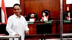 POTONG PAGAR MAKAM KEMBANG KUNING ABD WAKI DIHUKUM 18 BULAN BUI