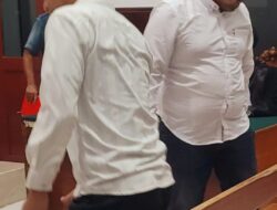JUAL 50 BUTIR EKSTASI MOCH. FAUZI DAN WASIUL ARZAQ DITUNTUT 4 TAHUN BUI RAUP UNTUNG Rp 200 RIBU PER BUTIR DARI BISNIS PIL HARAM
