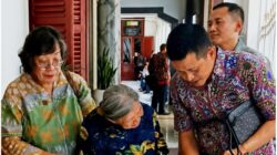 SAKSI ELINA BONGKAR PENGOSONGAN PAKSA BERUJUNG PEROBOHAN RUMAH LANSIA 79 TAHUN DIANGKAT ENAM ORANG HINGGA KE JALAN SURAT TANAH DAN MOTOR HILANG SAMUEL CS DIDAKWA BERLAPIS