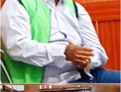 TRANSAKSI SABU TUJUH KALI TERAKHIR KULAKAN 3 ONS DI SOKOBANAH SAMPANG DICIDUK DI SEMEMI BB.2 ONS RESIDEVIS SABU RIO DONO DOLIYANTO DITUNTUT JAKSA 8 TAHUN 8 BULAN BUI DENDA Rp.1 MILIAR