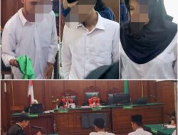 Tiga Terdakwa Kasus Dugaan Edarkan Sabu 45 Gram di Sidang Pengadilan Negeri Surabaya Oleh Majelis Hakim