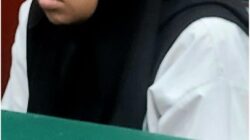 SIDANG PERUSAKAN RUMAH DINAS BEA CUKAI MURNITA DIADILI SAKSI A DE CHARGE RUMAH ASEMROWO KALI DIBELI DARI YAYASAN KINI BERDIRI GUDANG HAKIM PERTIMBANGKAN PEMERIKSAAN SETEMPAT (PS)