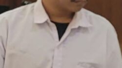 KURIR SABU SISTEM “RANJAU” DITUNTUT 7 TAHUN BUI. UPAH CUMA Rp 20 RIBU PER TITIK, DENDA Rp 600 JUTA.