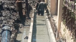 Dugaan pelanggaran K3 dan prosedur Teknis di Proyek Saluran jalan Bhaskara Selatan PPK DSDABM kota Surabaya bungkam