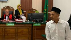 TIMBUN 700 LITER BIOSOLAR DENGAN TANGKI MODIFIKASI  HENDRIK SETIAWAN – SOPIR HINO DITUNTUT 1,5 TAHUN PENJARA