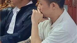 Foto: Terdakwa Samuel Dicky Taruna Handoko menjalani sidang agenda putusan di Ruang Tirta PN Surabaya
