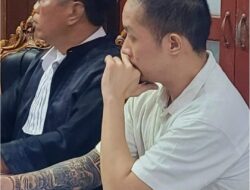 Foto: Terdakwa Samuel Dicky Taruna Handoko menjalani sidang agenda putusan di Ruang Tirta PN Surabaya