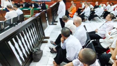 SIDANG PERDANA 41 WNA SINDIKAT ONLINE SCAM DIGELAR DI PN SURABAYA